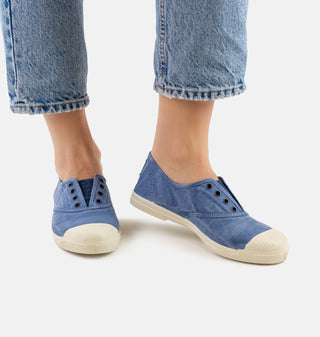 ZAPATILLA LONA INGLES SIN CORDONES CELESTE.