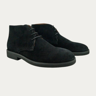 BOTIN ATADO ANTE NEGRO