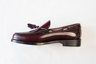 MOCASIN DE PIEL BORLAS BURDEOS.