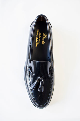 MOCASIN DE PIEL BORLAS NEGRO.