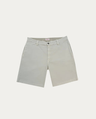 Beviá beige chino shorts for men, made from cotton with elastane for comfort and movement. Ideal for spring/summer.